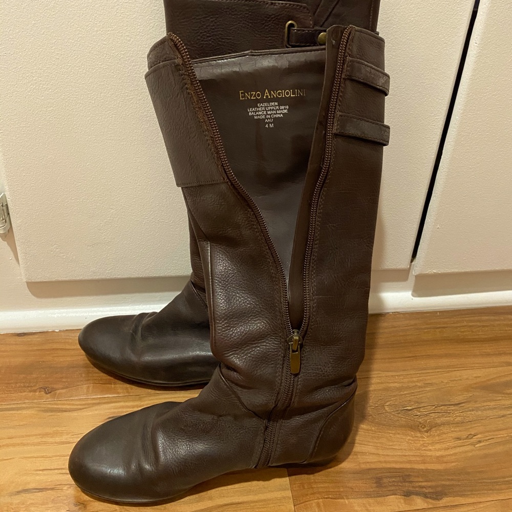 Knee boots